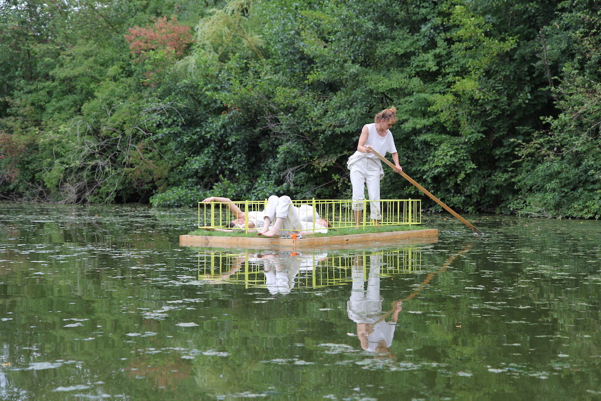 raumarbeiterinnen, floating, 2022